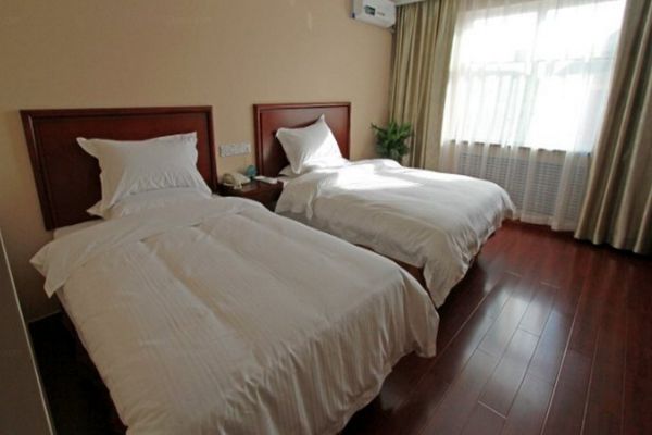 GreenTree Inn West JieFang Street South YingXiong Road Express Hotel (Changzhi)